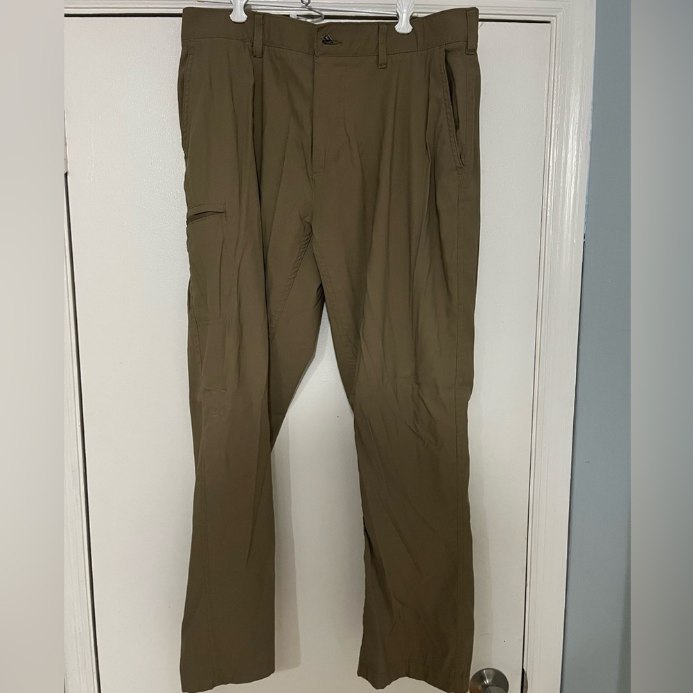 Classic Men's Khaki Chinos